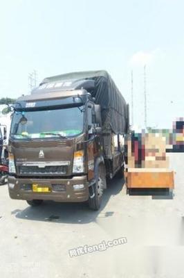 5米2豪沃欄桿貨車13萬元全面解析 高效承載下的普通貨運(yùn)之選